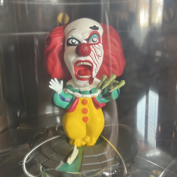 3 Revo Horror Complete set Wave 1 Pennywise - It Freddy - Nightmare Beetlejuice - Picture 4 of 5